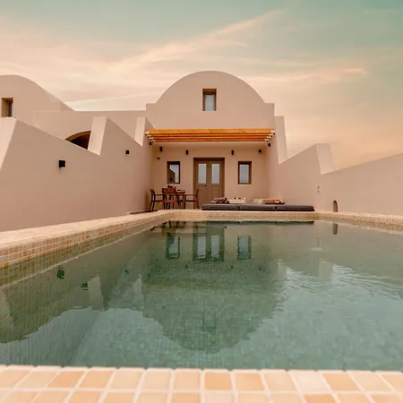Santorini - - Sleeps 5 - Pool - Parking Villa *