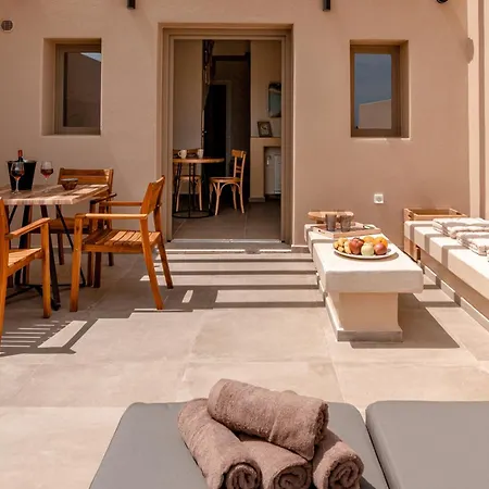 Santorini - - Sleeps 5 - Pool - Parking *