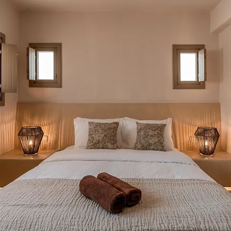 Villa Santorini - - Sleeps 5 - Pool - Parking Mesariá