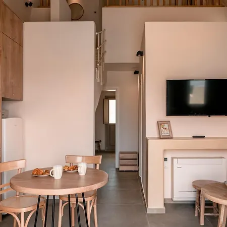Santorini - - Sleeps 5 - Pool - Parking