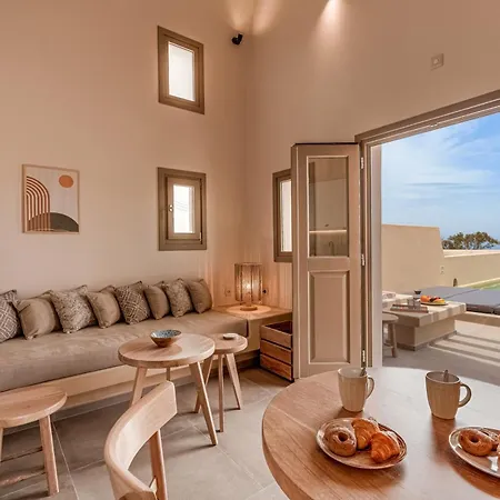 Santorini - - Sleeps 5 - Pool - Parking Villa