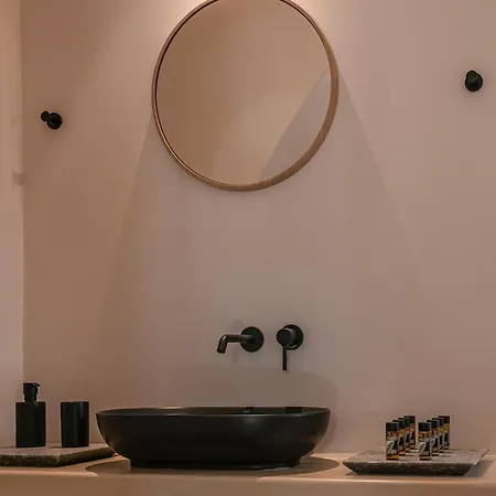 Santorini - - Sleeps 5 - Pool - Parking Villa Mesariá
