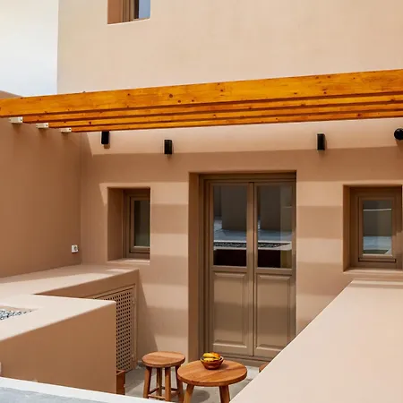 Santorini - - Sleeps 5 - Pool - Parking Villa Mesariá